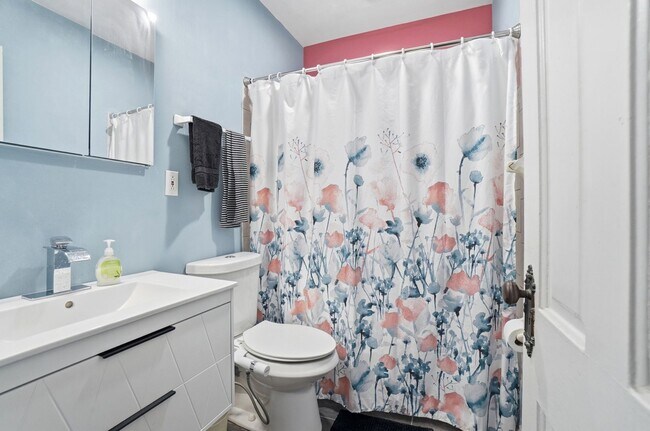 Building Photo - 1220 Louden St