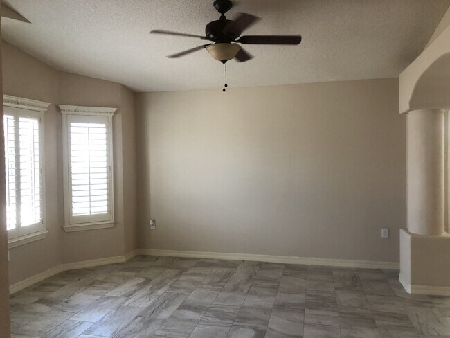 Building Photo - 6216 Lovebird Ln