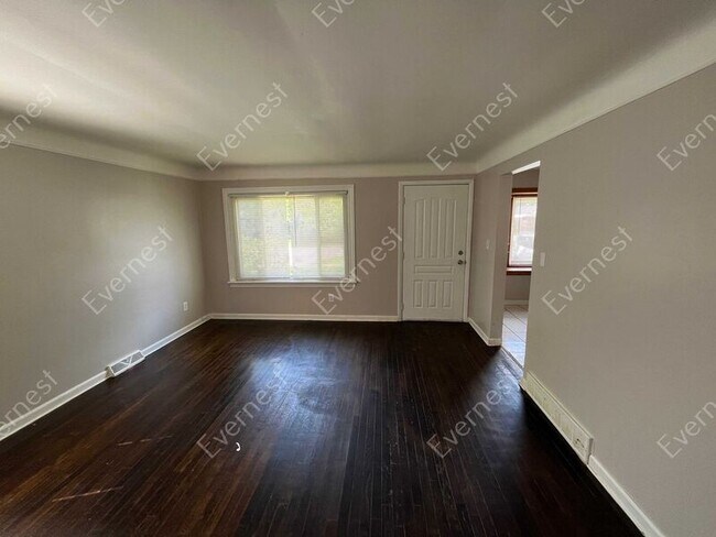 Building Photo - 18474 Glenmore St