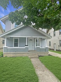 Building Photo - 1956 Huizen Ave SW