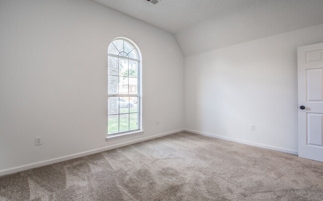 Building Photo - 5624 Annandale Dr