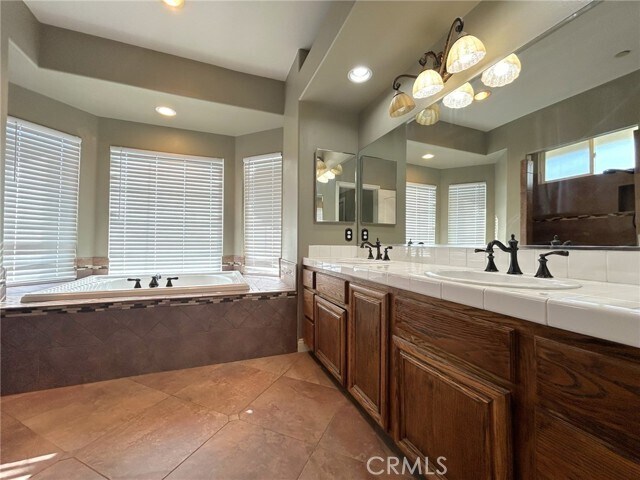 Building Photo - 629 Golden W Dr