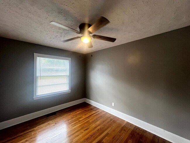 Building Photo - 124 Eastwood Ave