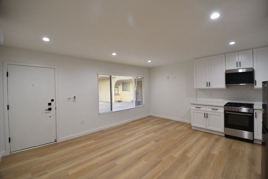 Building Photo - 12245 Chandler Blvd