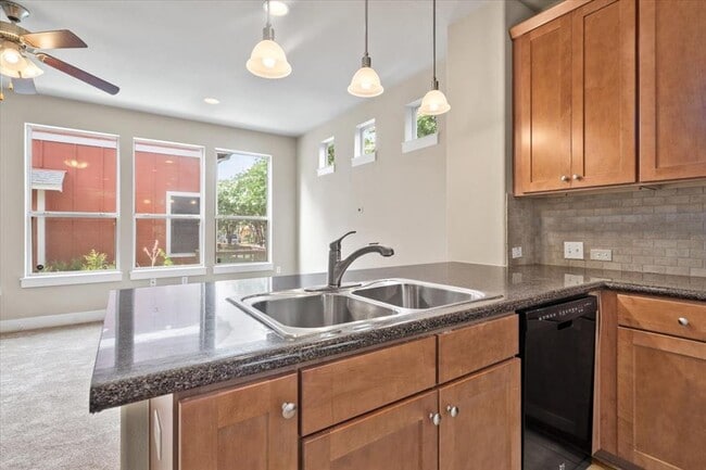 Building Photo - 1601 Miriam Ave