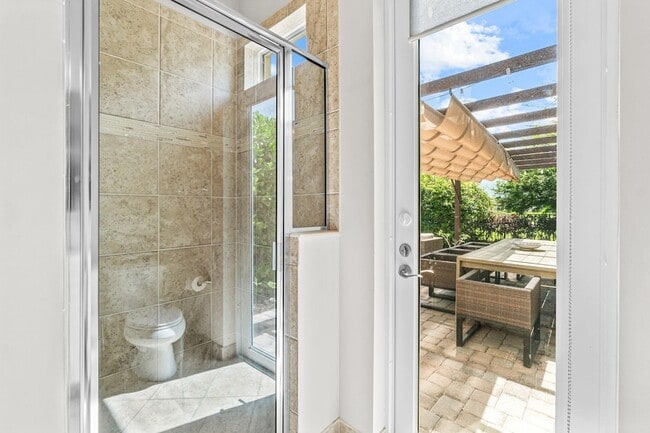 Building Photo - 114 Carmela Ct