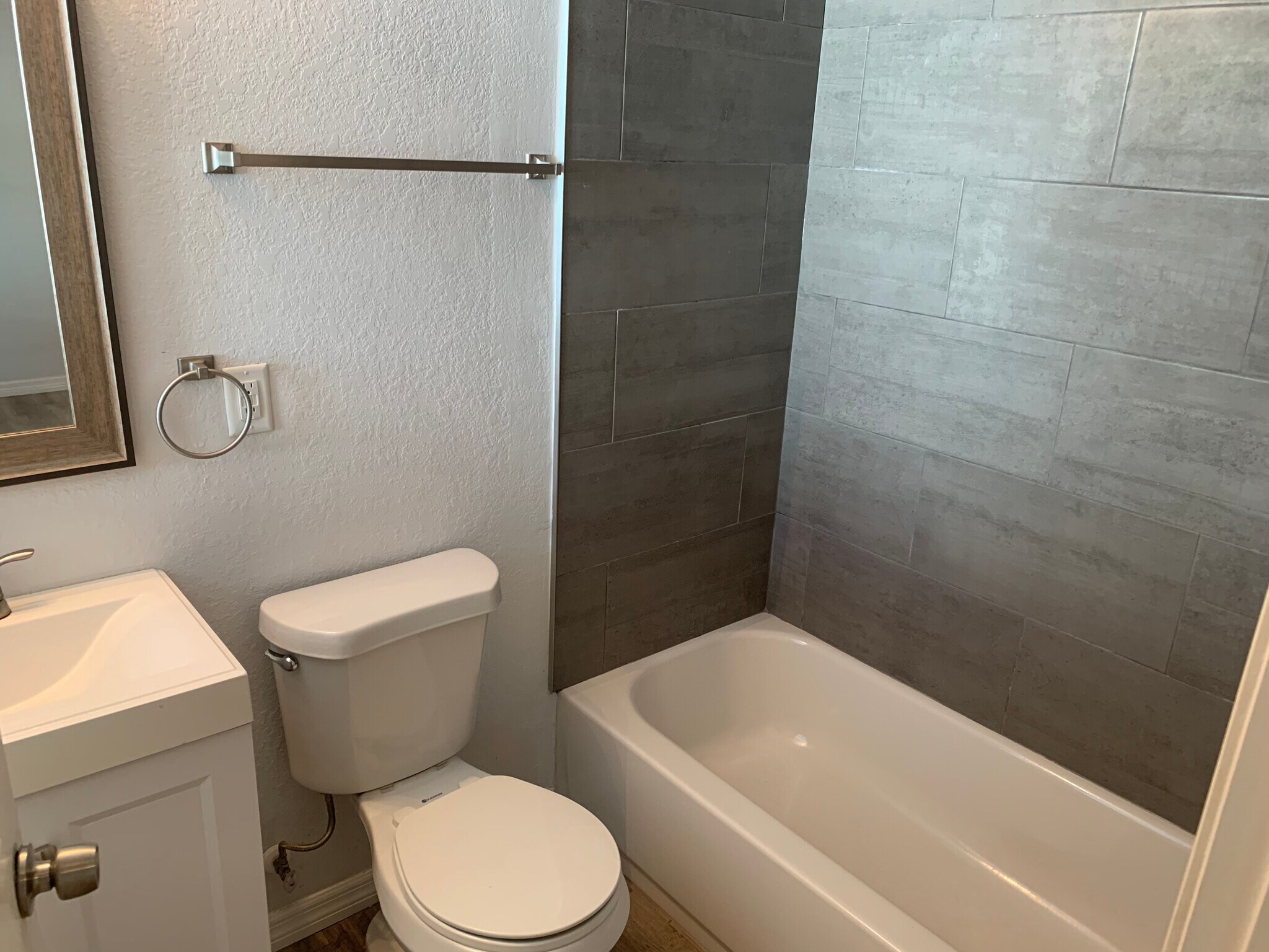 Building Photo - Studio Bed/1 Bath - Unit 3