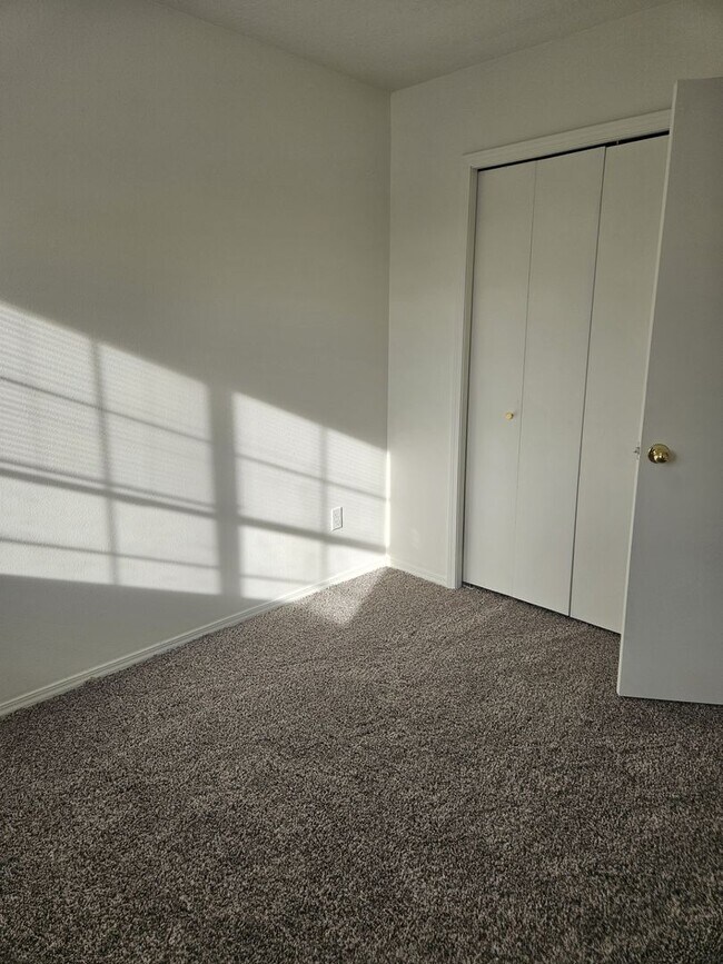 Building Photo - Welcome to this stunning 3-bedroom, 2.5-bathroom home located in the vibrant city of Nampa, ID.