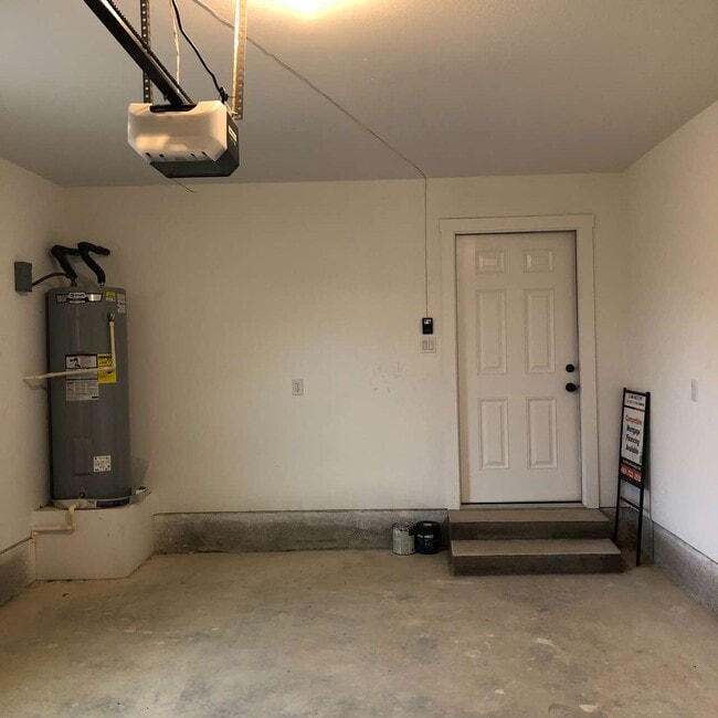 Building Photo - 700 W Parnell St