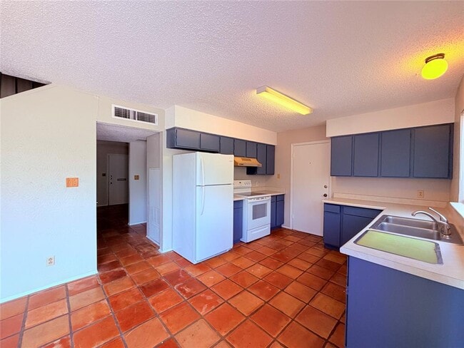 Building Photo - 9611 Blue Creek Ln
