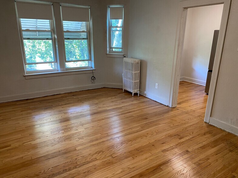 Living Area - 375 W Grand Blvd
