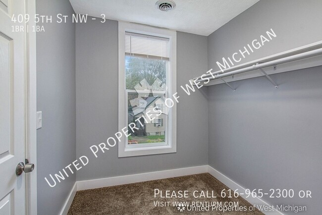 Building Photo - Available Now | 1 Bedroom 1 Bathroom Apart...