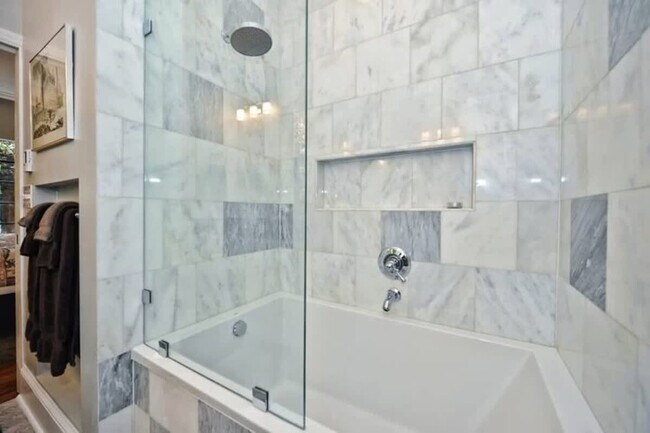 Building Photo - 600 Hermitage Ct