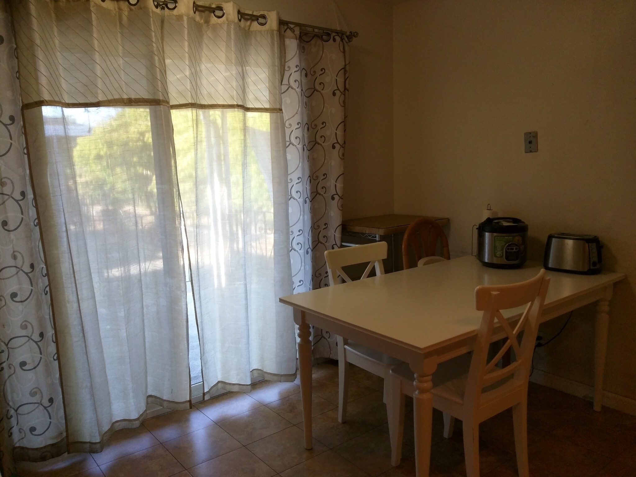 Building Photo - 879 Bing Dr