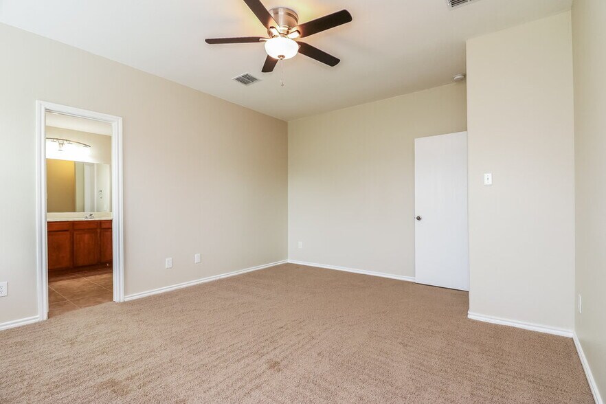 Building Photo - 636 Horn St