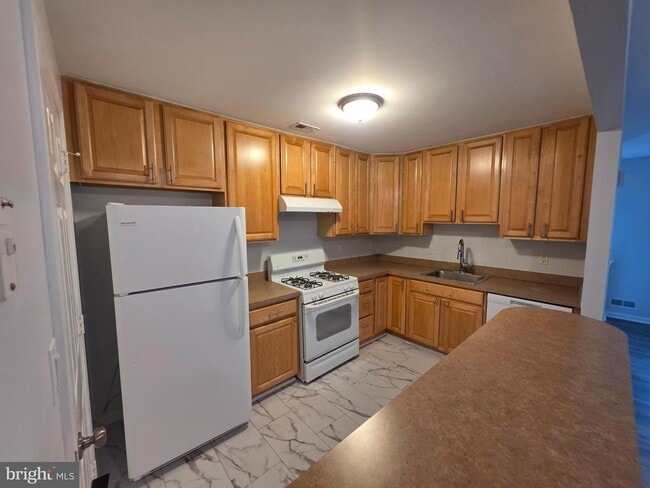 Building Photo - 2602 Saxony Dr