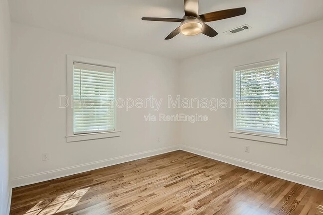 Building Photo - 406 S Columbia Dr