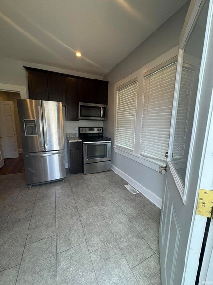 Building Photo - 729 E Hunter Ave