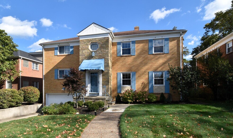Building Photo - 2027 Riverside Dr