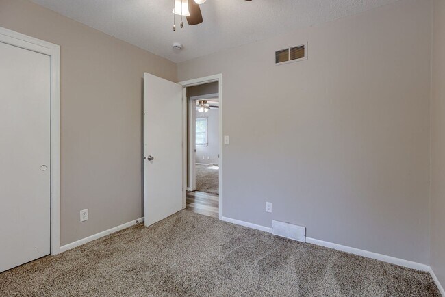 Building Photo - Spacious Split Entry with 2-Car Garage & Finished Basement!!