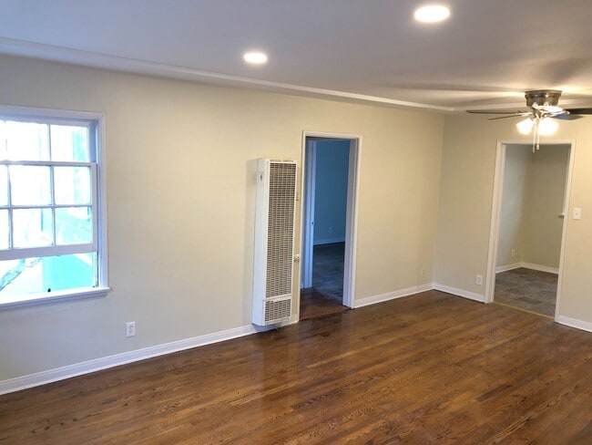 Interior Photo - 1945 Glendon Avenue