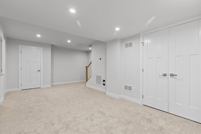 Building Photo - 118 Hamilton Dr