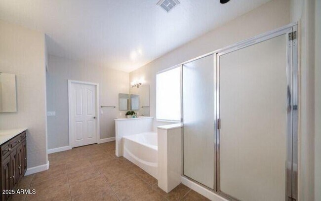 Building Photo - 3924 S Hollyhock Pl