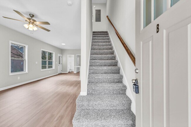 Building Photo - 420 S 2nd St