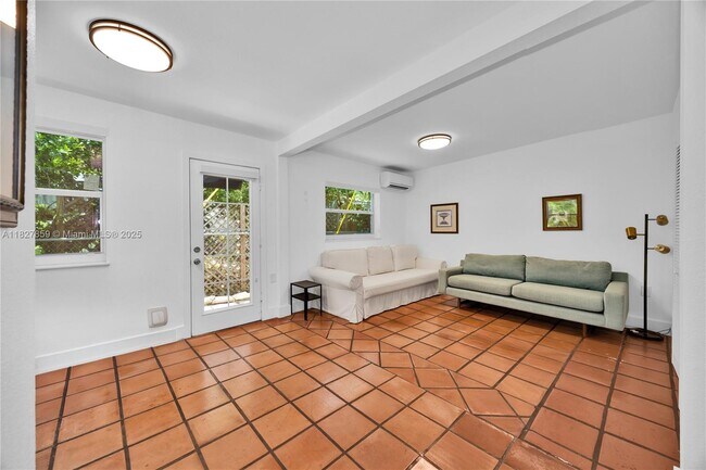 Building Photo - 410 Majorca Ave
