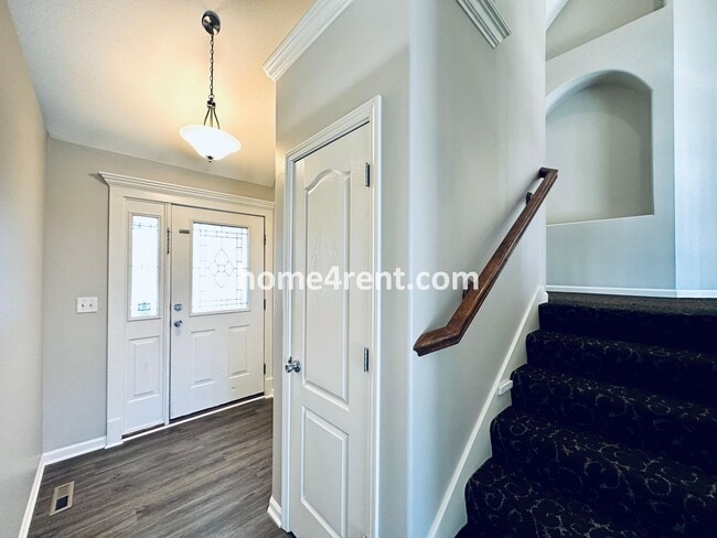 Building Photo - Spacious Four Bedroom Northland Home with a Finished Basement, 3 car garage and Fenced Yard!