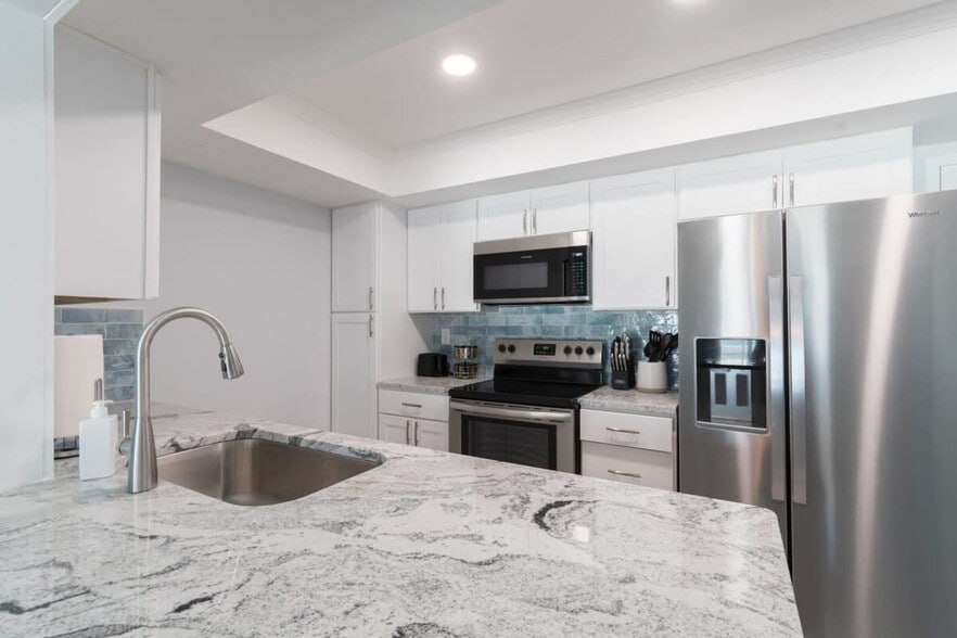 Building Photo - 205 Jimmy Buffett Mem Hwy