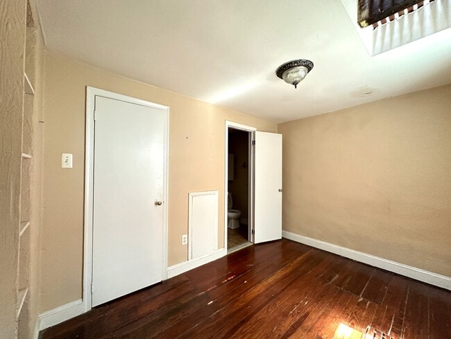 Building Photo - 623 American#F