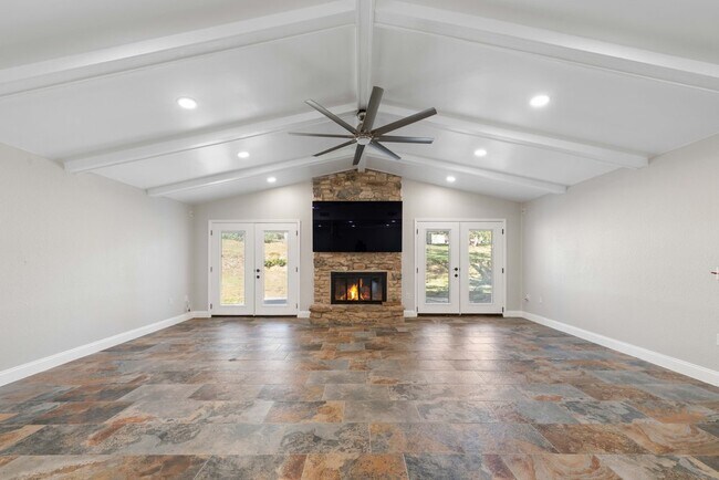 Building Photo - Spacious 4-Bedroom Retreat with Fireplace & Island Kitchen in New Braunfels