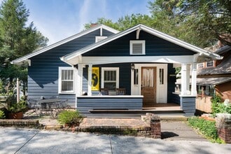 Building Photo - Beautifully Updated House - Awesome Montford Location