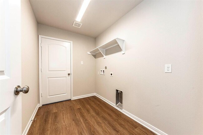 Building Photo - 8220 Tourmaline Wy