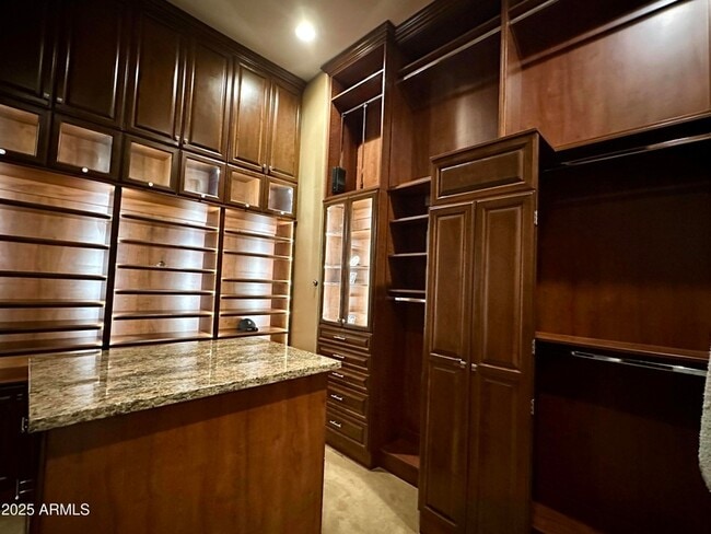 Building Photo - 5711 W Linda Ln