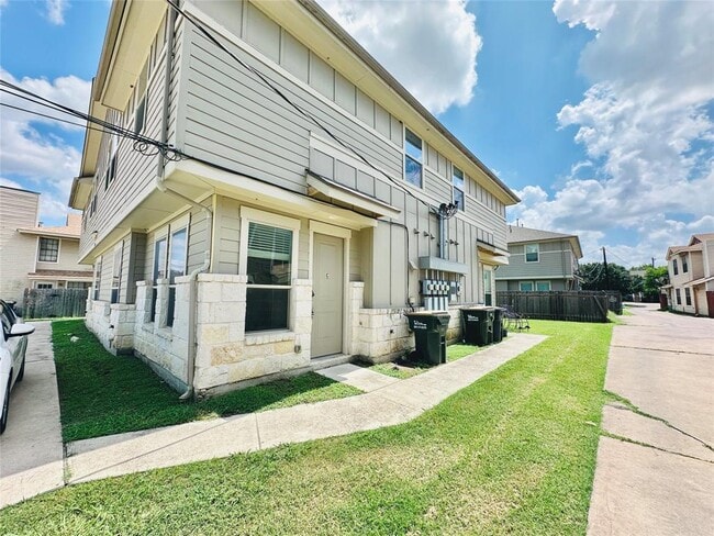 Primary Photo - 2216 Creekside Ln
