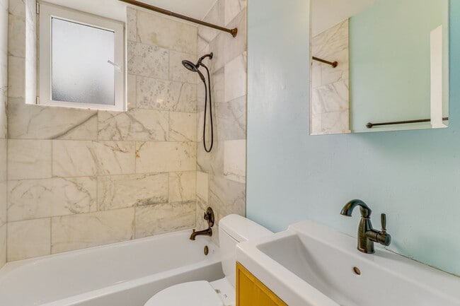 Building Photo - Bloomingdale or Bust