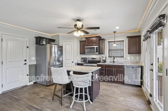 Building Photo - 679 Spartan Commodor Ln