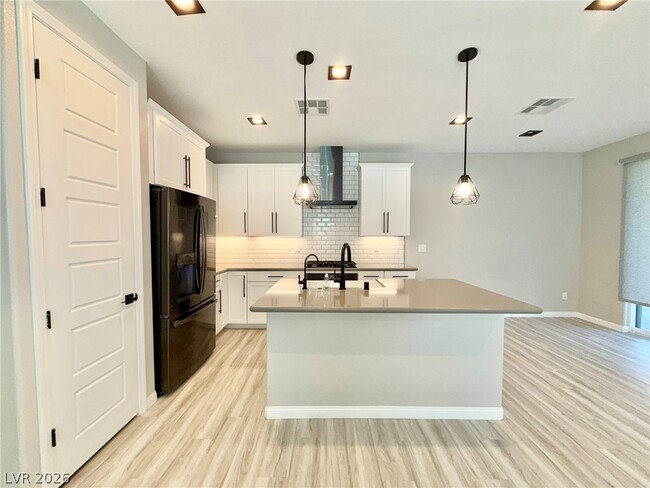 Building Photo - 4442 Frias Fls Ave