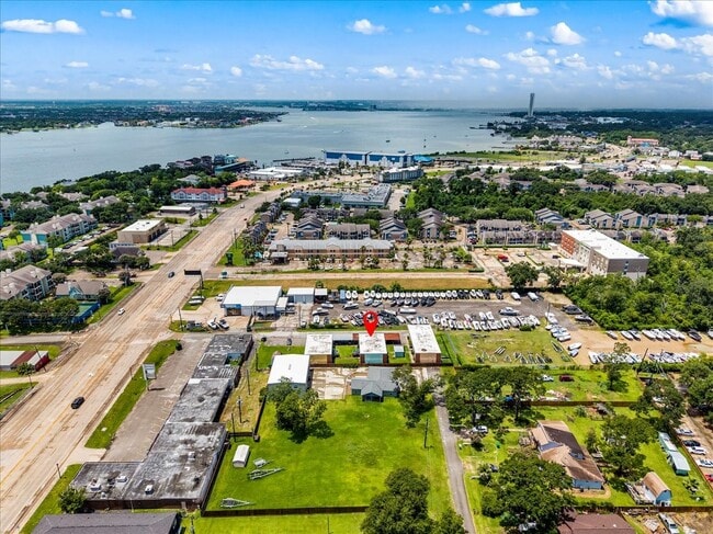 Building Photo - 1914 Larrabee St