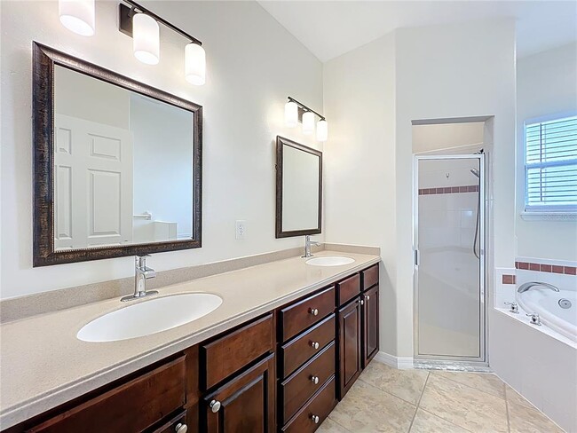 Building Photo - 10817 Masters Dr