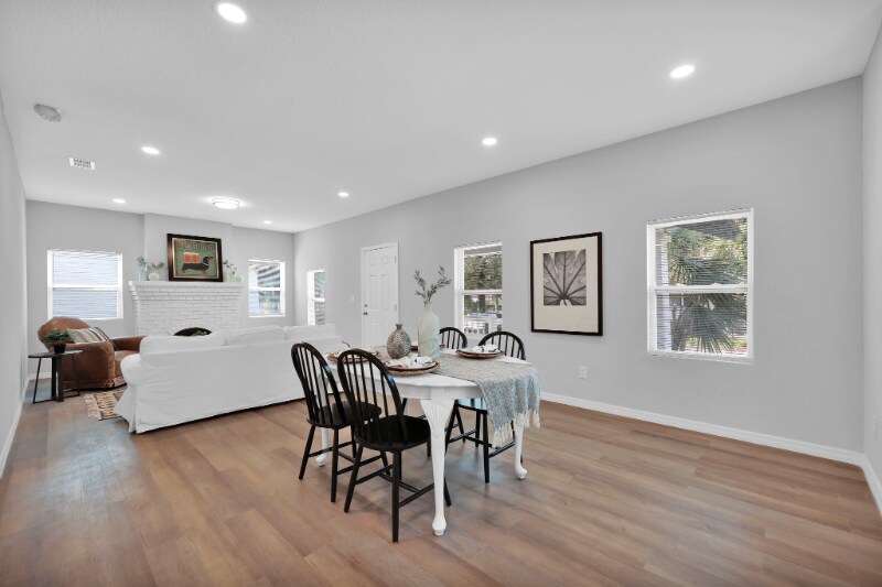 Building Photo - 405 W 19th St