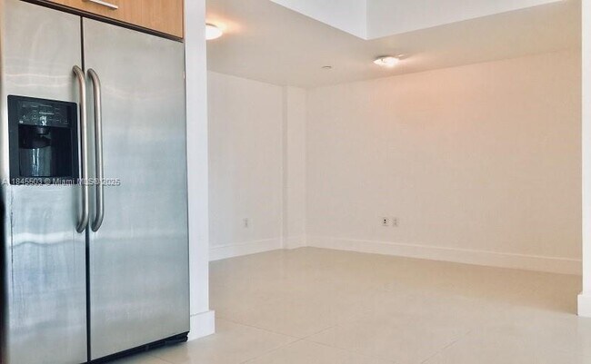 Building Photo - 350 S Miami Ave