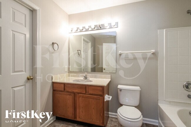 Building Photo - 2283 Layton Park Dr