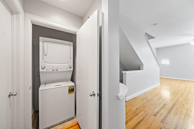 Building Photo - 2710 Hullsmith Dr