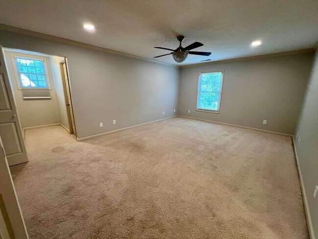 Building Photo - 1302 Honeywood Pl