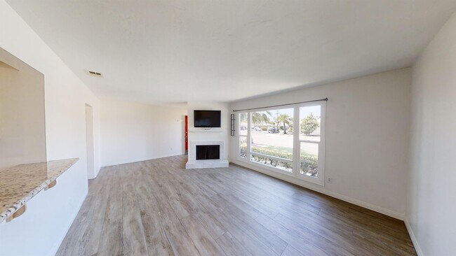 Building Photo - 5184 Ewing St