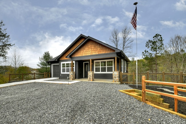 Building Photo - 64 Walnut Dr