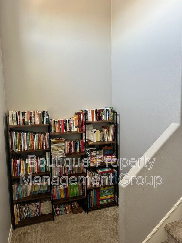 Building Photo - 27 Rinehart Rd